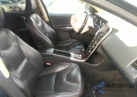 2012 Volvo Xc60 3.2 Platinum/3.2 Premier/3.2 Premier Plus/3.2L z USA, uszkodzony, nr VIN YV4952DZ0C2323046